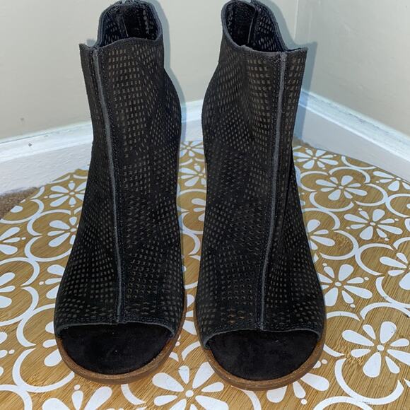 NWT Lucky Brand black nubuck Vacob open toe perforated bootie, 7.5 - Picture 9 of 14